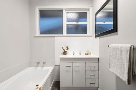 Photo of property in 2/49 Wolsley Avenue, Milford, Auckland, 0620
