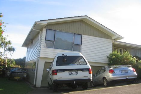 Photo of property in 2 Compass Way, Whitby, Porirua, 5024