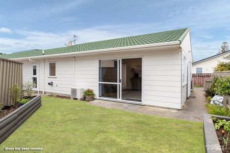 Photo of property in 2/61 Main Road, Titahi Bay, Porirua, 5022