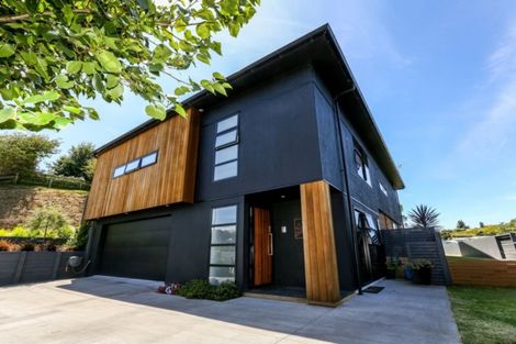 Photo of property in 51 Poplar Grove, Whalers Gate, New Plymouth, 4310