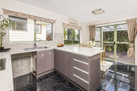 Photo of property in 2/66 College Road, Northcote, Auckland, 0627