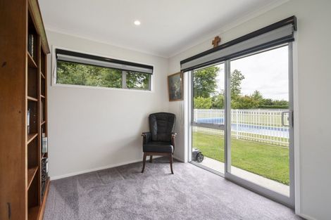 Photo of property in 14 Heatherlea Road West, Levin, 5575