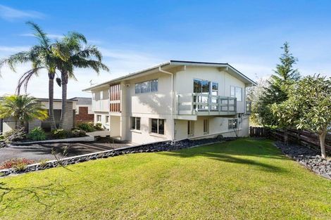 Photo of property in 19 Ravenwood Drive, Forrest Hill, Auckland, 0620