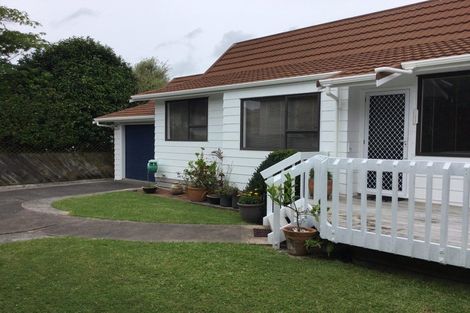 Photo of property in 1/7 Vardon Road, Green Bay, Auckland, 0604
