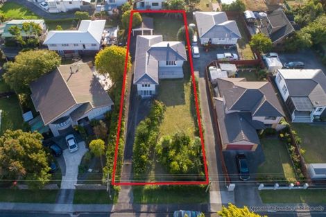 Photo of property in 4 Longburn Road, Henderson, Auckland, 0610