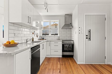 Photo of property in 12 Nimon Street, Havelock North, 4130