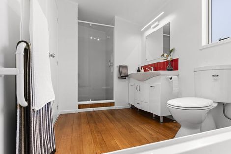 Photo of property in 27 Roy Terrace, Moturoa, New Plymouth, 4310