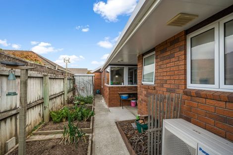 Photo of property in 18 Claverley Gardens, Avonhead, Christchurch, 8042