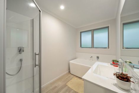 Photo of property in 198 Seaview Road, Westown, New Plymouth, 4310