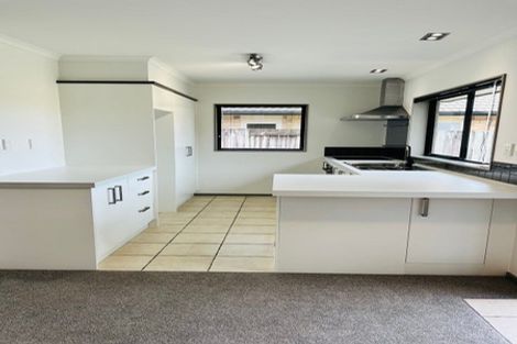 Photo of property in 25 Grabella Place, Papamoa Beach, Papamoa, 3118