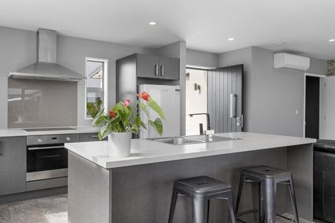 Photo of property in 17 Westhaven Grove, Takaro, Palmerston North, 4412