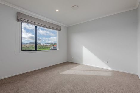 Photo of property in 49 Johnstone Drive, Fitzherbert, Palmerston North, 4410