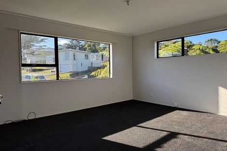 Photo of property in 26b Cheltenham Terrace, Newlands, Wellington, 6037