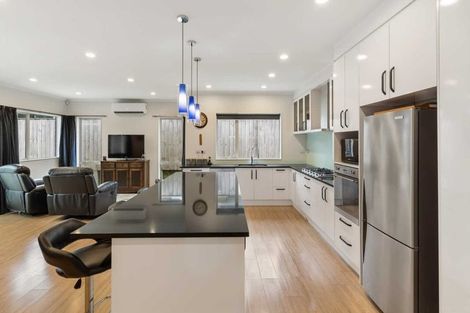 Photo of property in 11 Kilmacrennan Drive, Rosehill, Papakura, 2113