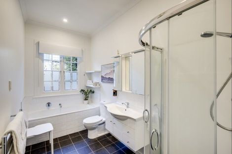 Photo of property in 18 Gladstone Road, Bluff Hill, Napier, 4110