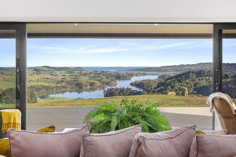 Photo of property in 82 Maungatawhiri Road, Raglan, 3295