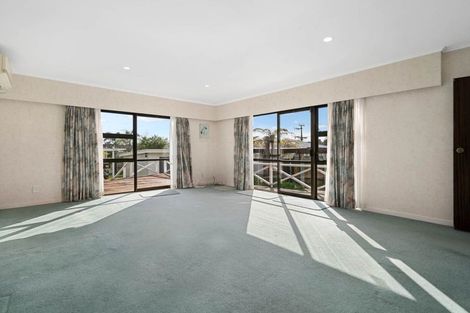 Photo of property in 130 Forrest Hill Road, Forrest Hill, Auckland, 0620