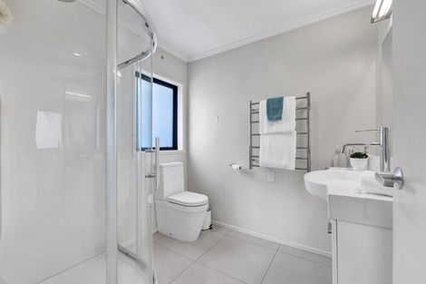 Photo of property in 28 Paynters Avenue, Strandon, New Plymouth, 4312