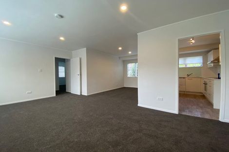 Photo of property in 2/23 Manhattan Heights, Glendene, Auckland, 0602