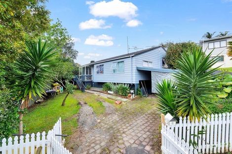 Photo of property in 8 Arde Place, Massey, Auckland, 0614