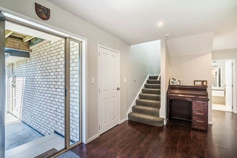 Photo of property in 9 Namsan Close, Fairview Heights, Auckland, 0632