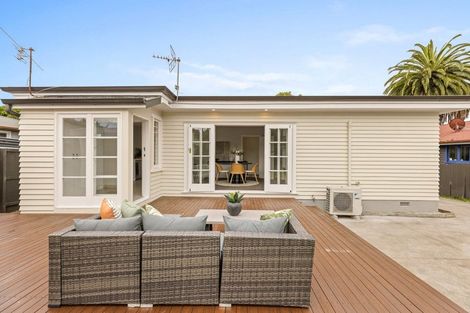 Photo of property in 6 Riverlaw Terrace, Saint Martins, Christchurch, 8022