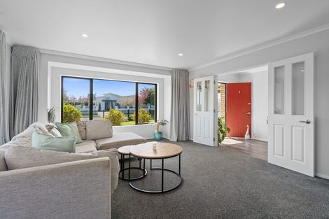 Photo of property in 28 Madison Street, Cambridge, 3434