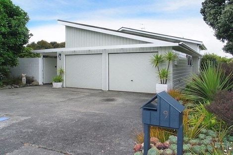 Photo of property in 9 Keel Place, Whitby, Porirua, 5024