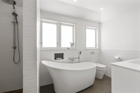 Photo of property in 1/50 Norwood Road, Bayswater, Auckland, 0622