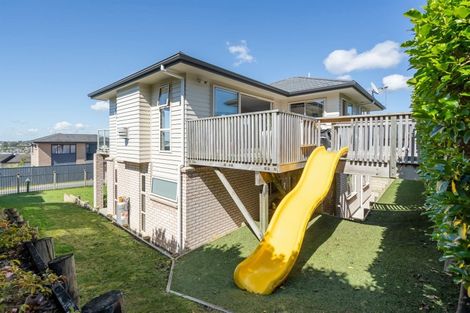 Photo of property in 9 Namsan Close, Fairview Heights, Auckland, 0632