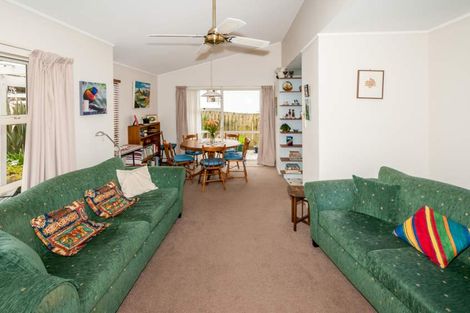 Photo of property in 2/28 Caribbean Drive, Unsworth Heights, Auckland, 0632