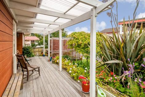 Photo of property in 2/28 Caribbean Drive, Unsworth Heights, Auckland, 0632