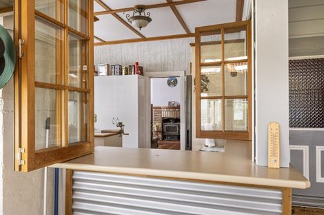 Photo of property in 18 Mills Street, Eltham, 4322