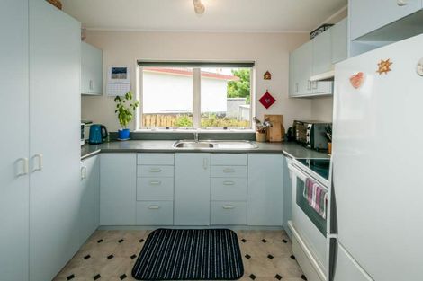 Photo of property in 2/28 Caribbean Drive, Unsworth Heights, Auckland, 0632