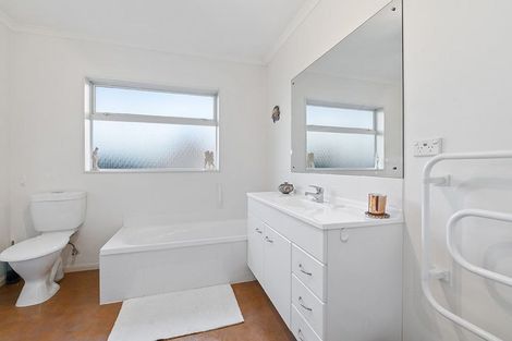 Photo of property in 77 Elan Place, Stanmore Bay, Whangaparaoa, 0932