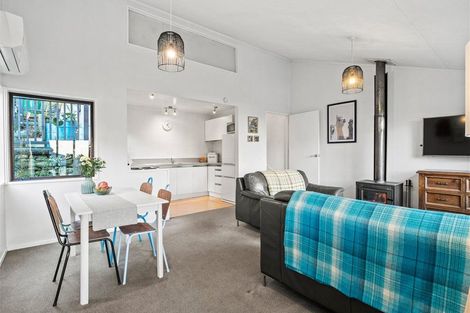 Photo of property in 5b Wye Place, Fernhill, Queenstown, 9300