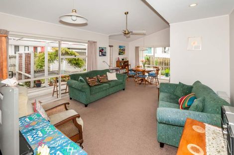 Photo of property in 2/28 Caribbean Drive, Unsworth Heights, Auckland, 0632