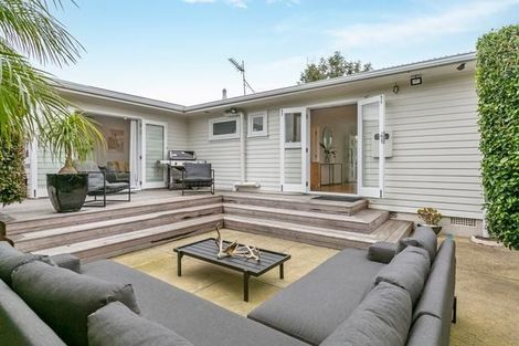 Photo of property in 19 Swan Crescent, Pakuranga, Auckland, 2010