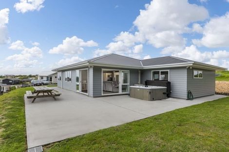 Photo of property in 12 Kuaka Crescent, Mangawhai, 0505