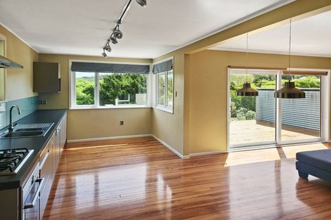 Photo of property in 35 Poto Road, Normandale, Lower Hutt, 5010