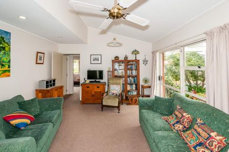 Photo of property in 2/28 Caribbean Drive, Unsworth Heights, Auckland, 0632