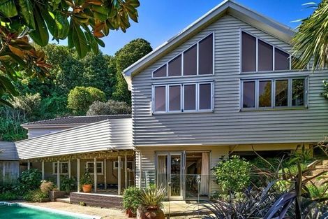 Photo of property in 15 Kowhai Street, Eastbourne, Lower Hutt, 5013