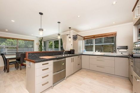 Photo of property in 16 Westwood Road, Tawa, Wellington, 5028