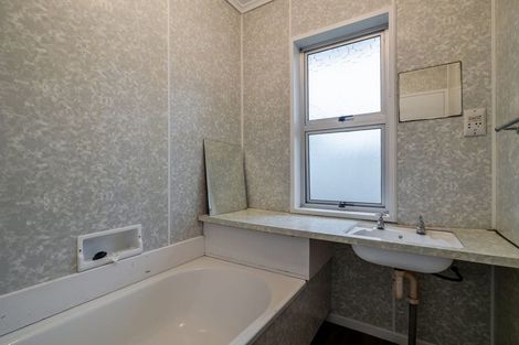 Photo of property in 3 Seddon Street, Takaro, Palmerston North, 4412