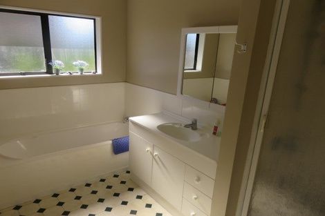 Photo of property in 17 Mews Place, Forest Lake, Hamilton, 3200