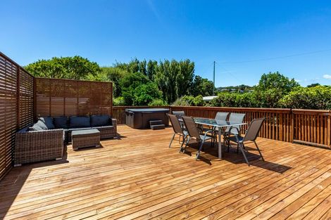 Photo of property in 25 Kapiti Crescent, Titahi Bay, Porirua, 5022