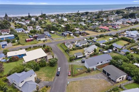 Photo of property in 8 Sylvia Way, Te Horo Beach, Otaki, 5581
