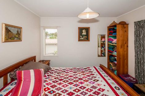 Photo of property in 2/28 Caribbean Drive, Unsworth Heights, Auckland, 0632