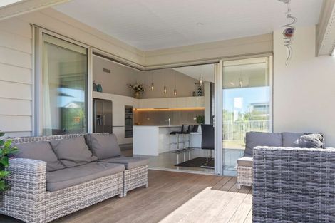 Photo of property in 42 Cassinia Close, Papamoa Beach, Papamoa, 3118