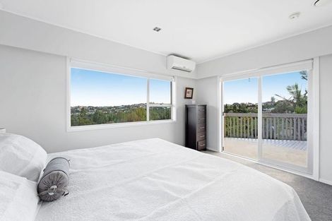 Photo of property in 52 Chelsea View Drive, Chatswood, Auckland, 0626